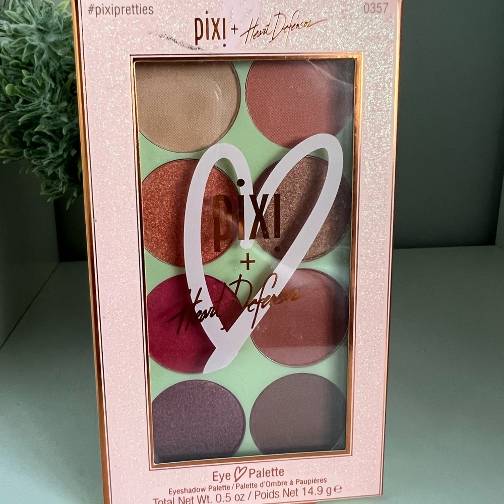 Pixi Beauty Eyeshadow play, limited edition. Never opened or used.